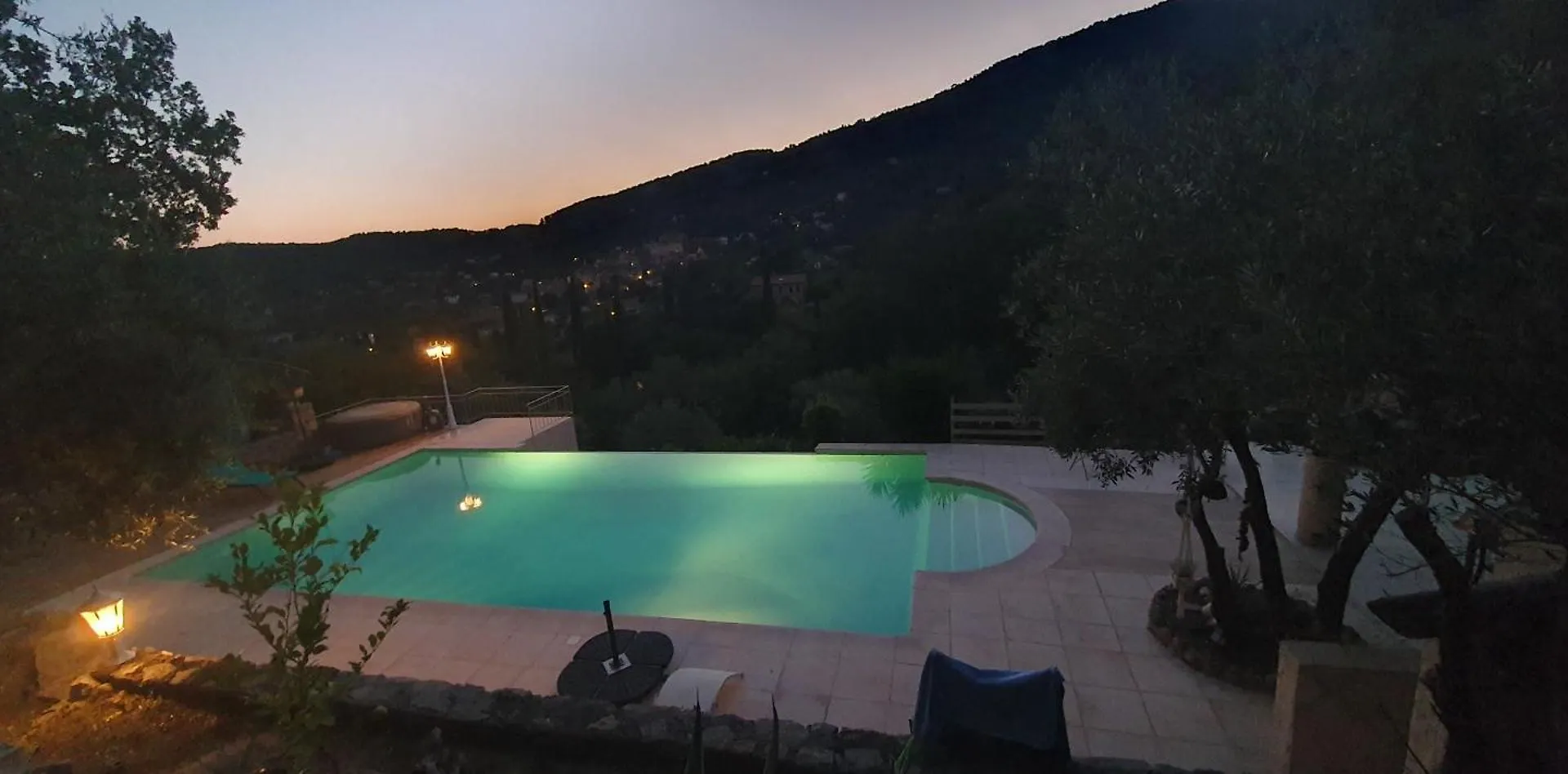 Apartment Studio 30 M² Avec Piscine Et Vue Exceptionnelle Seillans