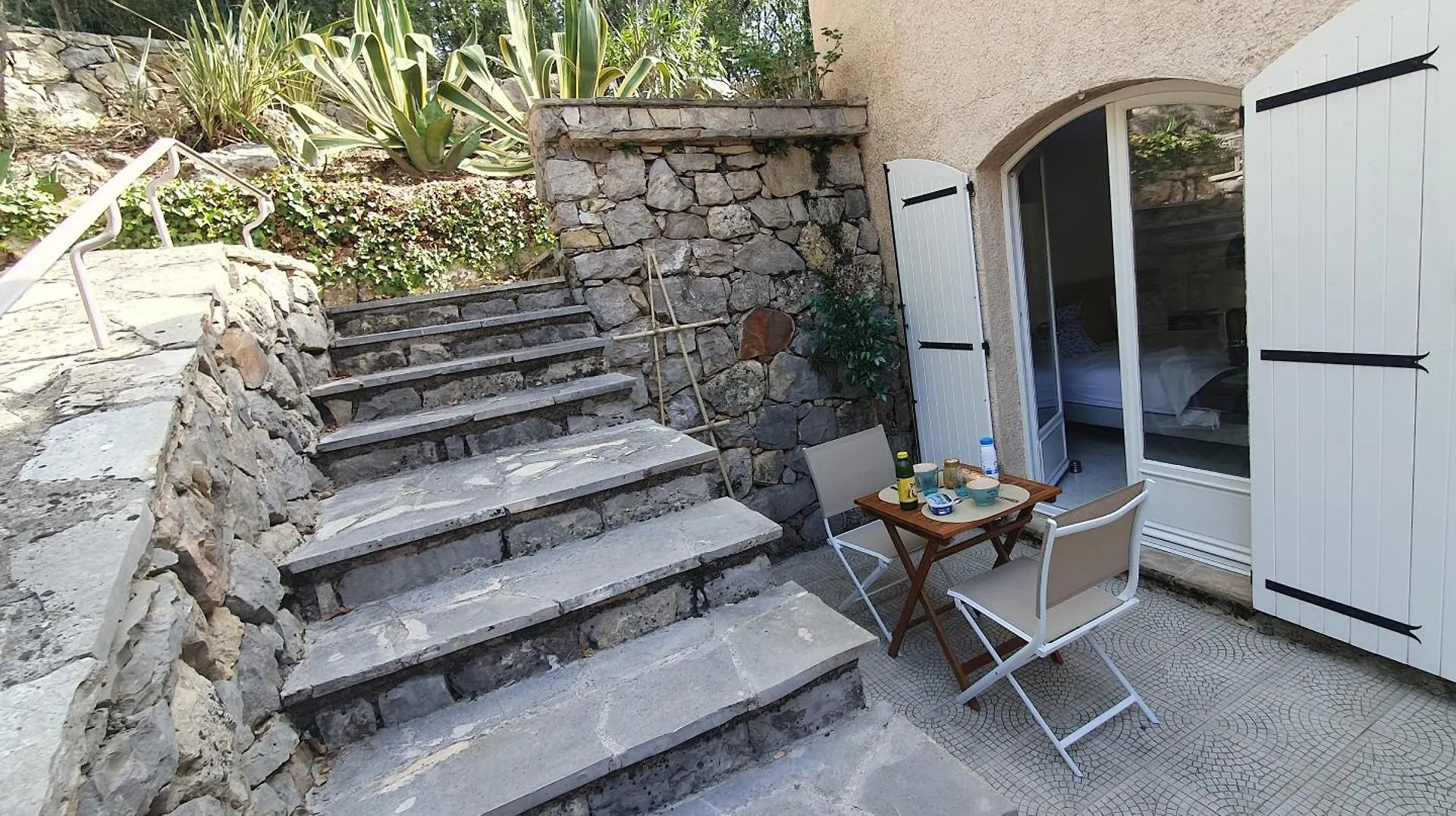 Studio 30 M² Avec Piscine Et Vue Exceptionnelle Seillans Francie